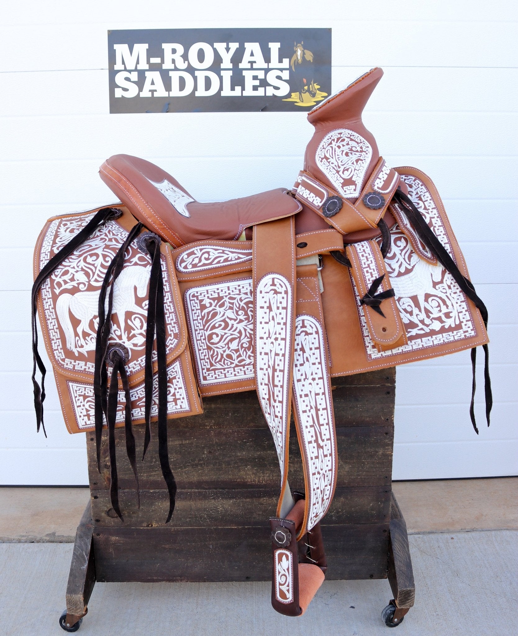 15" Charro Caballo Mexican Saddle Montura Embroidered - M - Royal Saddles - Charro Saddles/Monturas