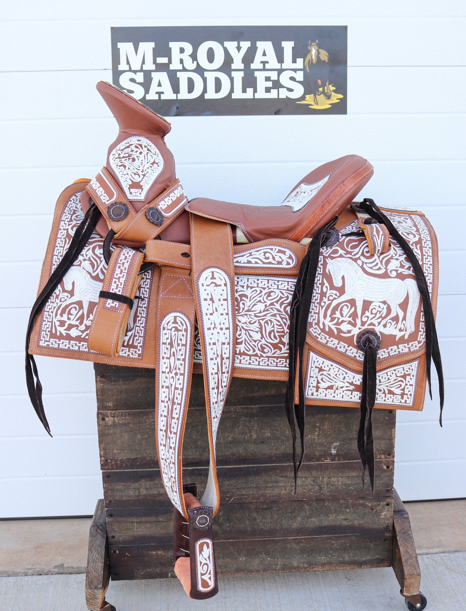 15" Charro Caballo Mexican Saddle Montura Embroidered - M - Royal Saddles - Charro Saddles/Monturas