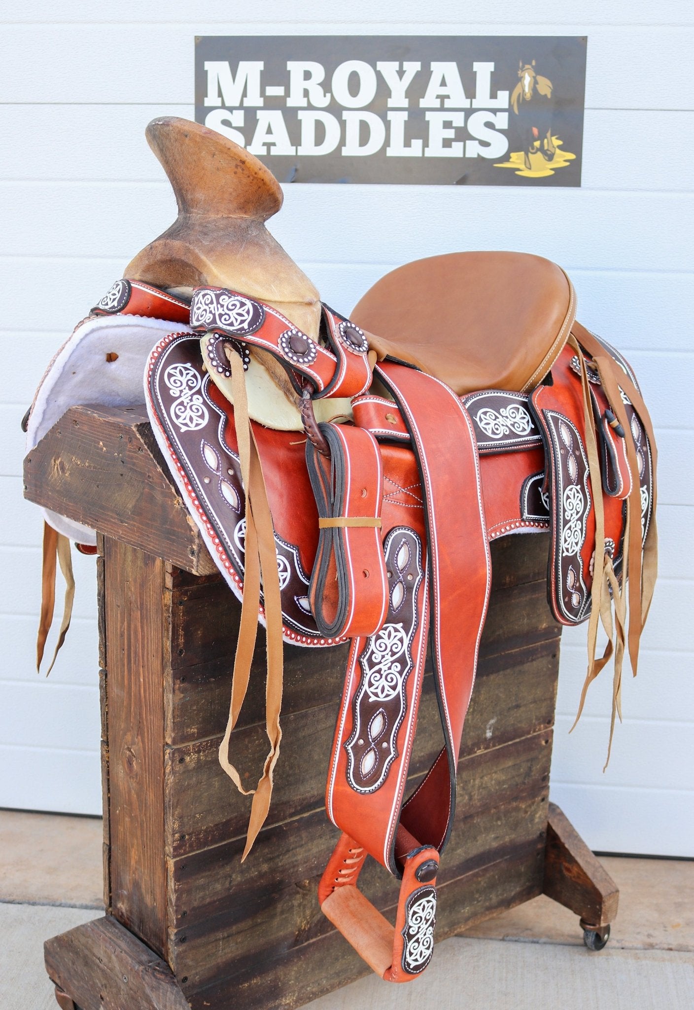 15 " Montura Chedron Charro Horse Saddle Pintada - M - Royal Saddles - Charro Saddles/Monturas