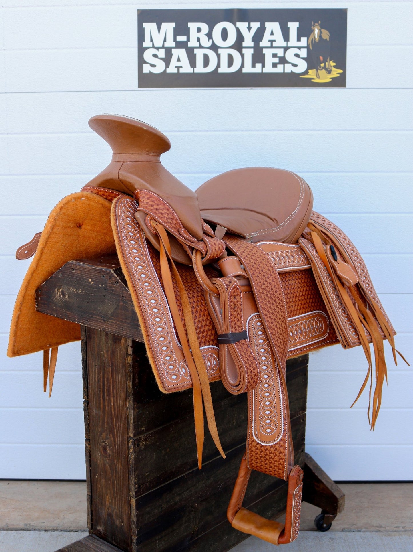 15" Tan Square Skirt Charro Montura Saddle - M - Royal Saddles - Charro Saddles/Monturas