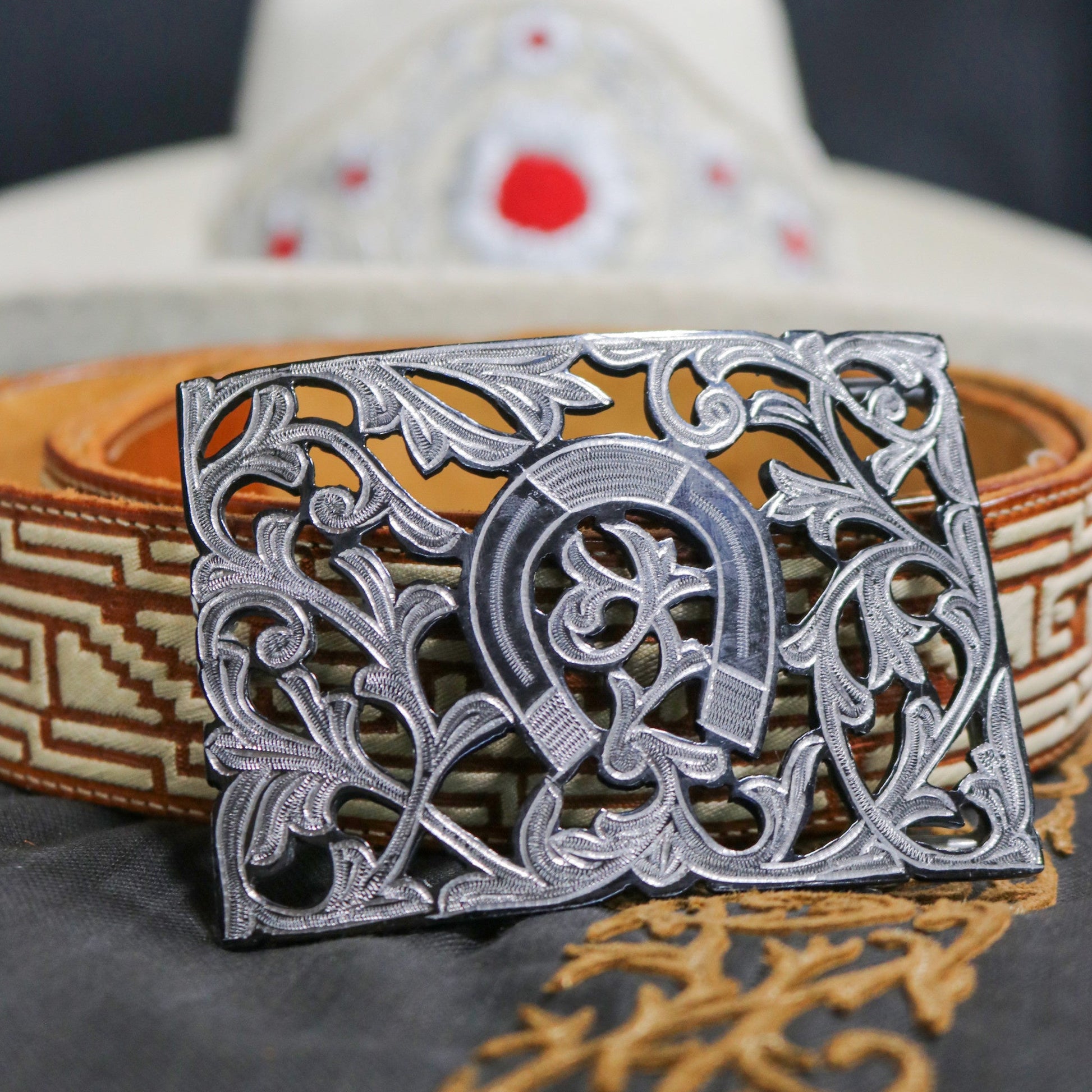 Pavonada Negra Charro Hebilla Horseshoe Buckle - M - Royal Saddles - Belts/Buckles